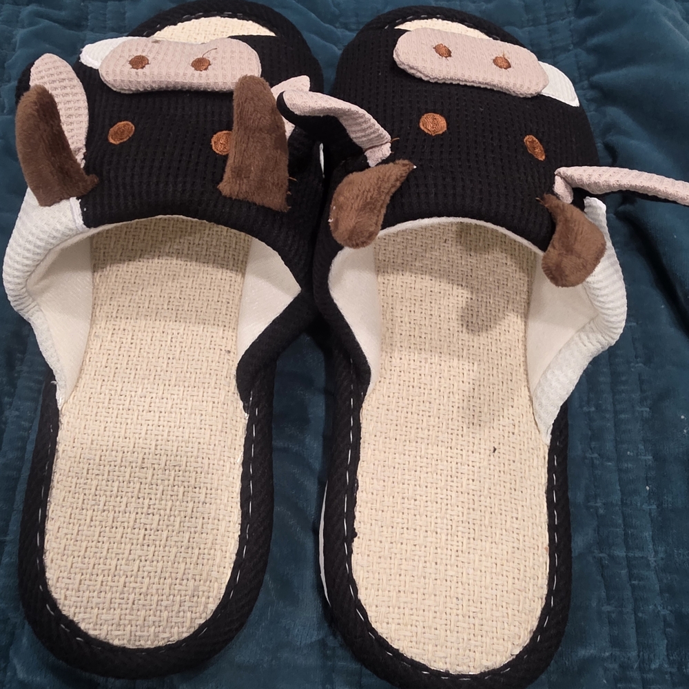 Cow Slippers - Picture 3 of 5